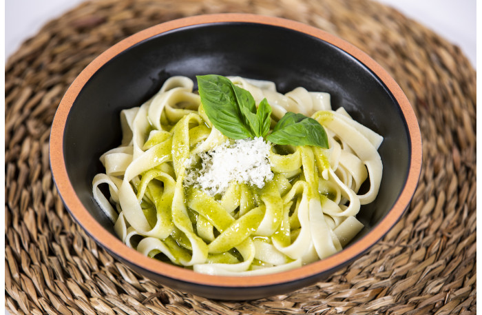 Tagliatelle al pesto verde Tagliatelle al pesto verde