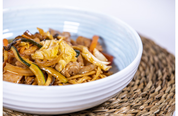 Yakisoba de pollo