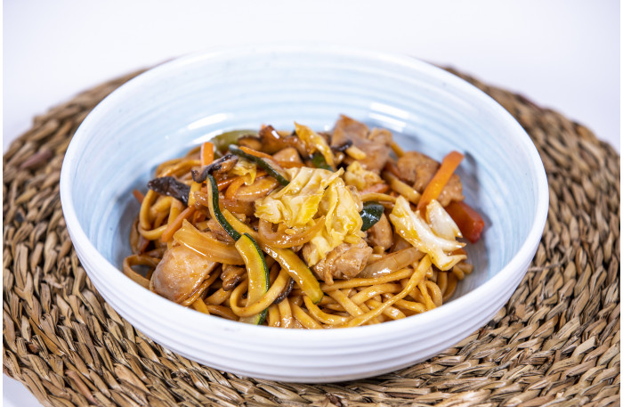 Yakisoba de pollo