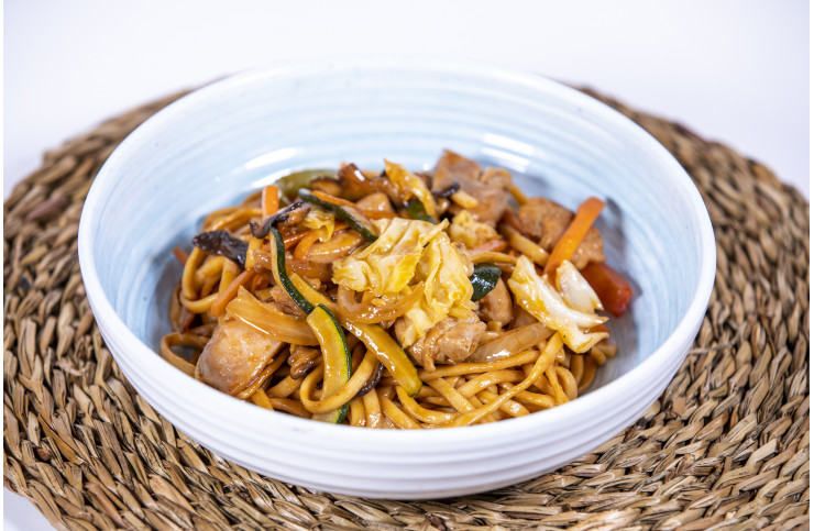 Yakisoba de pollo